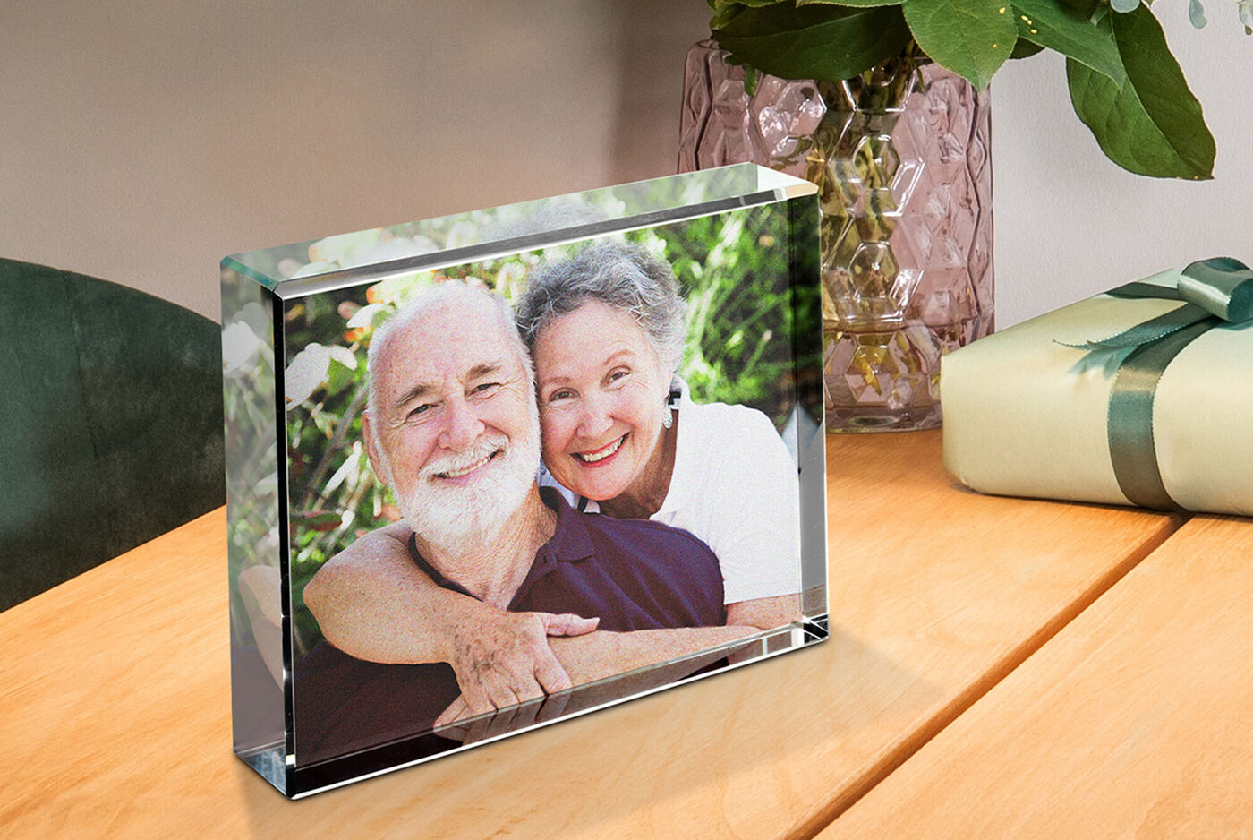 Photo sous plexi avec un couple sur une table