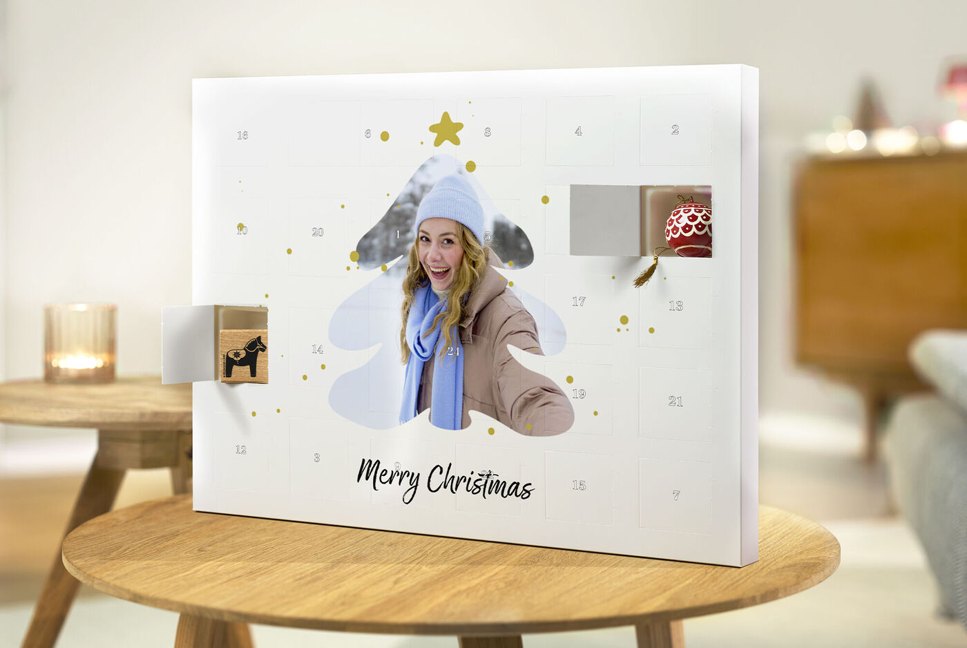Calendrier de l'Avent photo avec 24 cases Ă remplir soi-mĂȘme et la photo d'une femme sur le calendrier