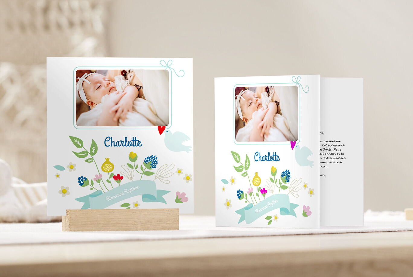 Deux cartes de vœux CEWE conçues avec amour, ornées de photos de bébés, de fleurs colorées et de cœurs