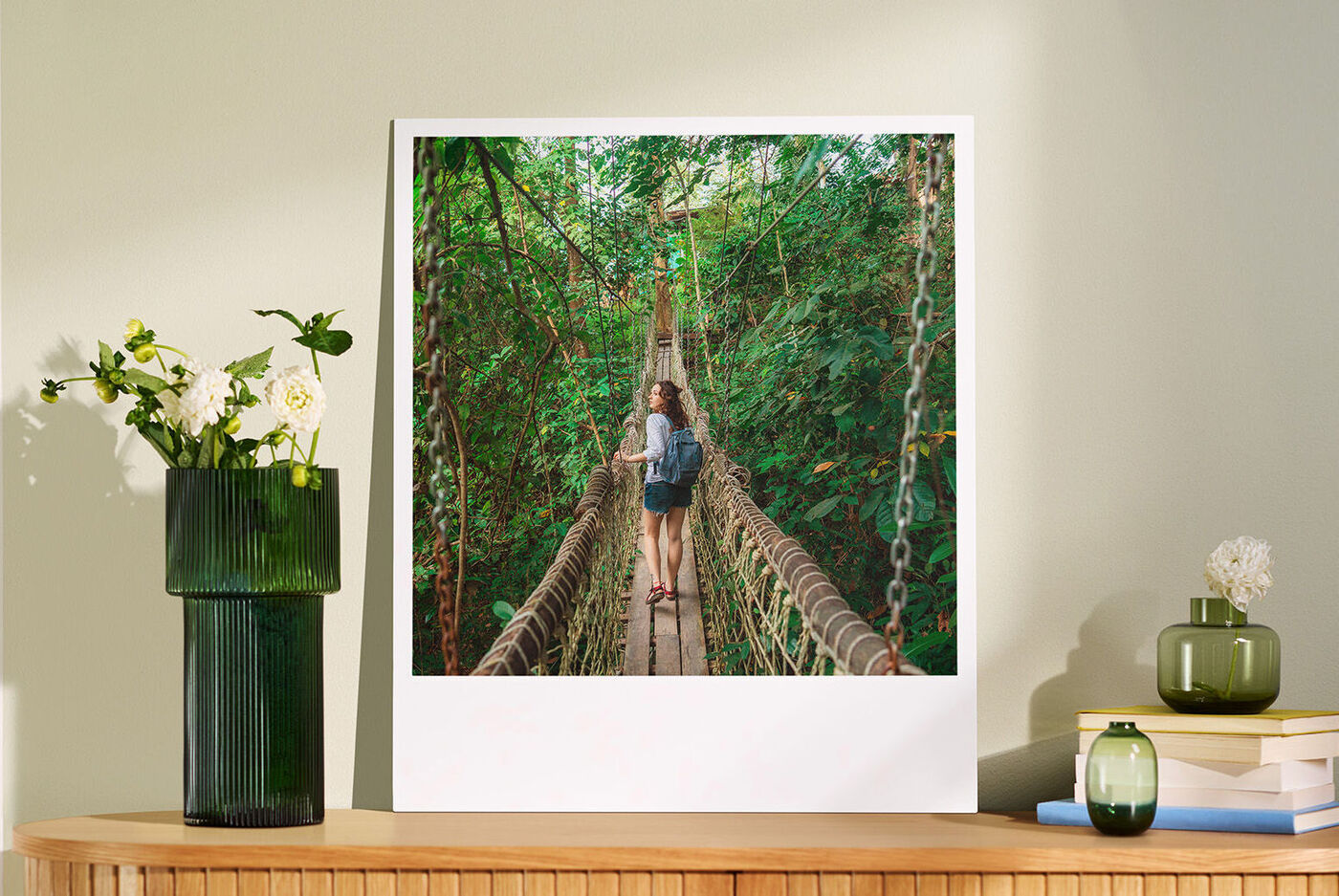 Poster photo sous forme de tirage rétro XXL posé sur une commode