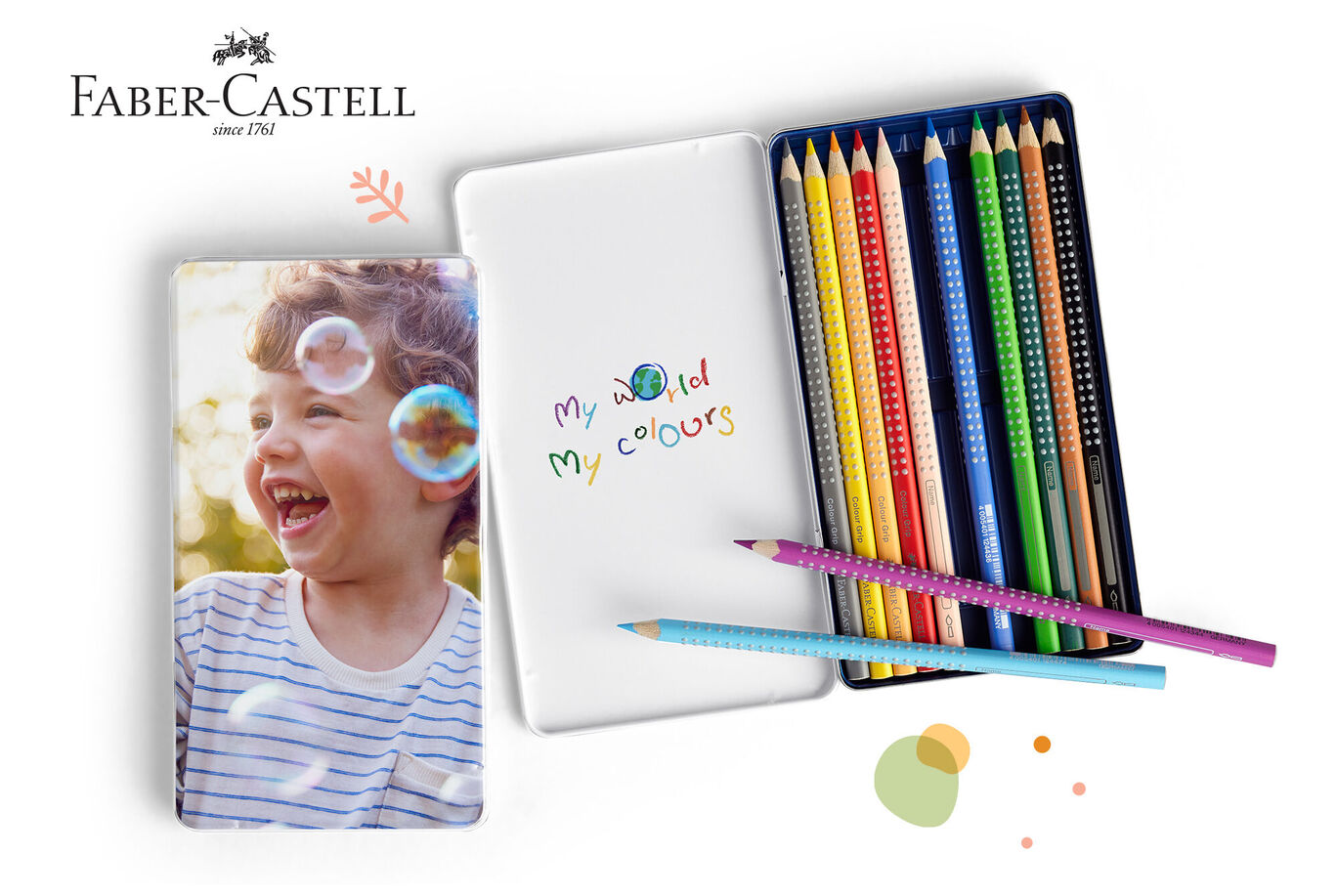 Des crayons de couleur et une trousse personnalisée de Faber-Castell avec des inscriptions colorées.