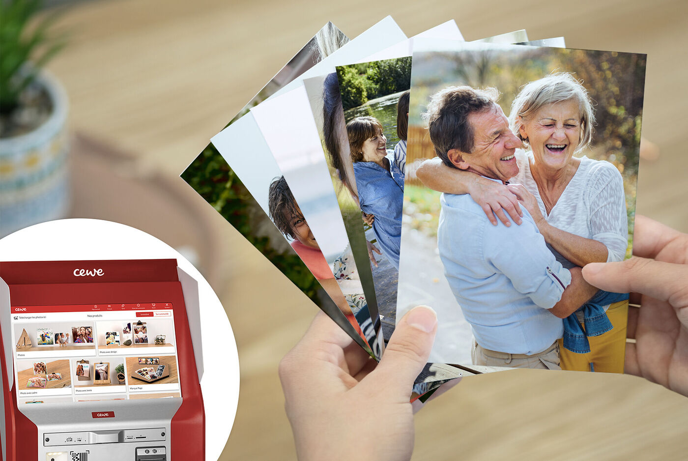 Une main avec plusieurs photos dans un appartement. Chaque image montre de beaux moments avec des amis et la famille.