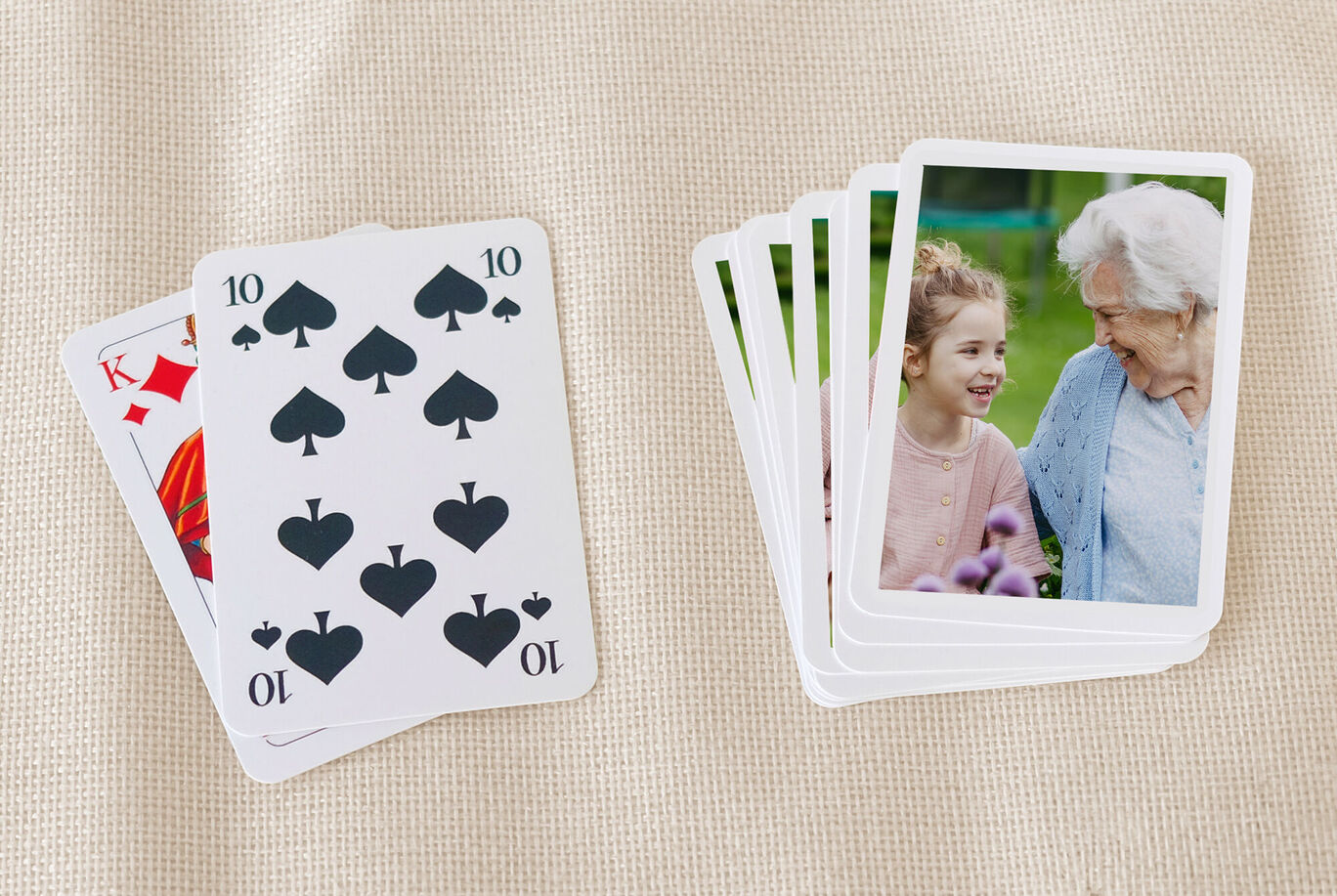 Cartes à jouer personnalisées avec la photo d'une fille et sa grand-mère
