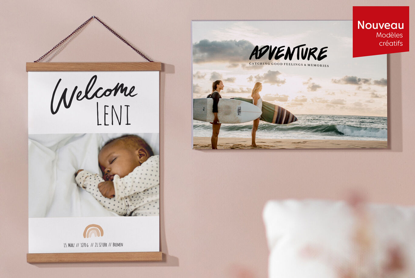 Un joli tableau avec l'inscription "Welcome Leni" et un livre photo intitulé "Adventure" sur une table