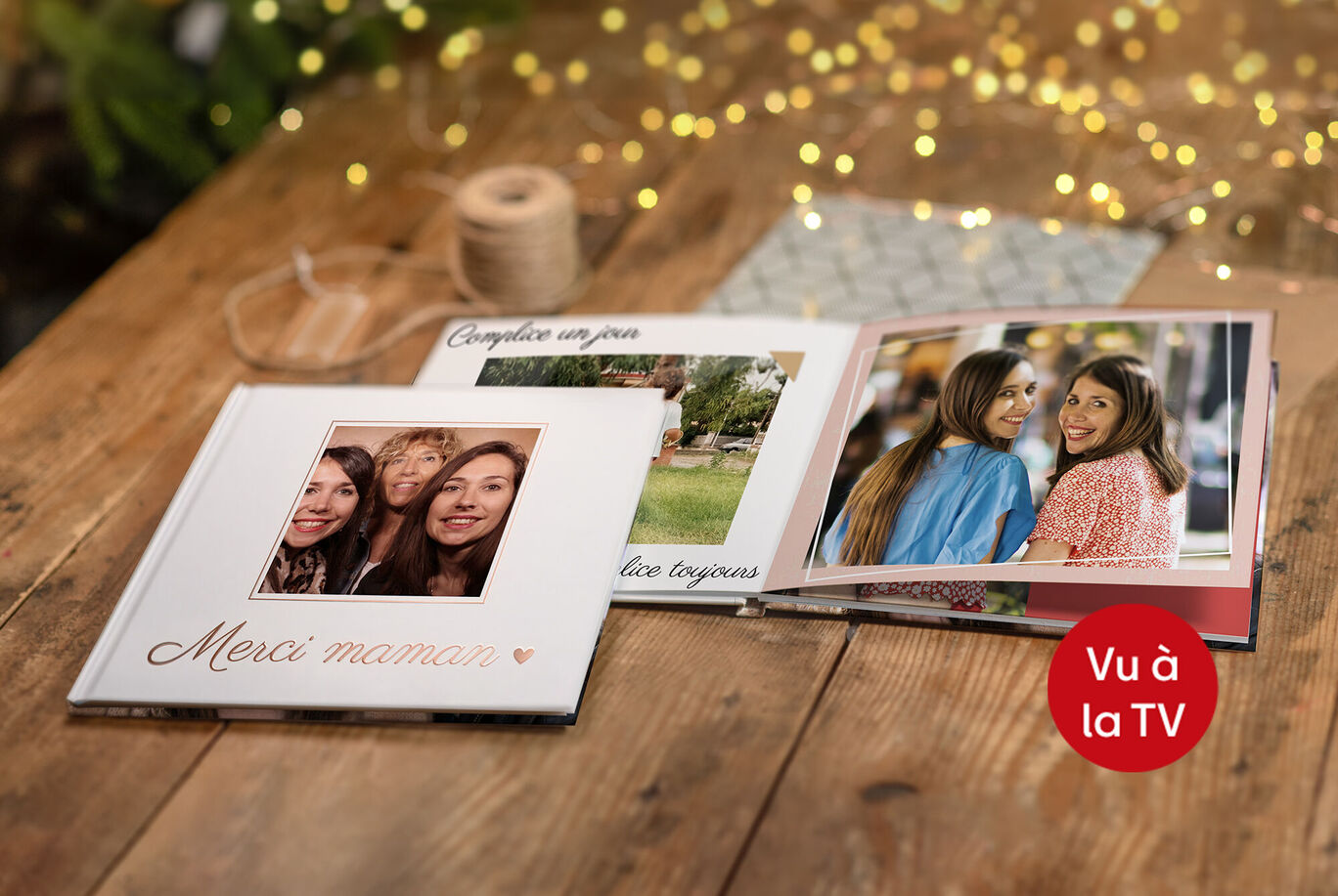 Un ALBUM PHOTO CEWE avec des pages joliment conçues remplies de souvenirs et photos.