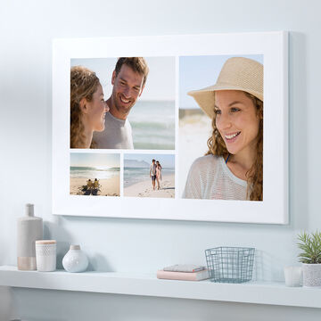 Poster pêle-mêle avec des photos d'un couple sur la plage accroché au mur