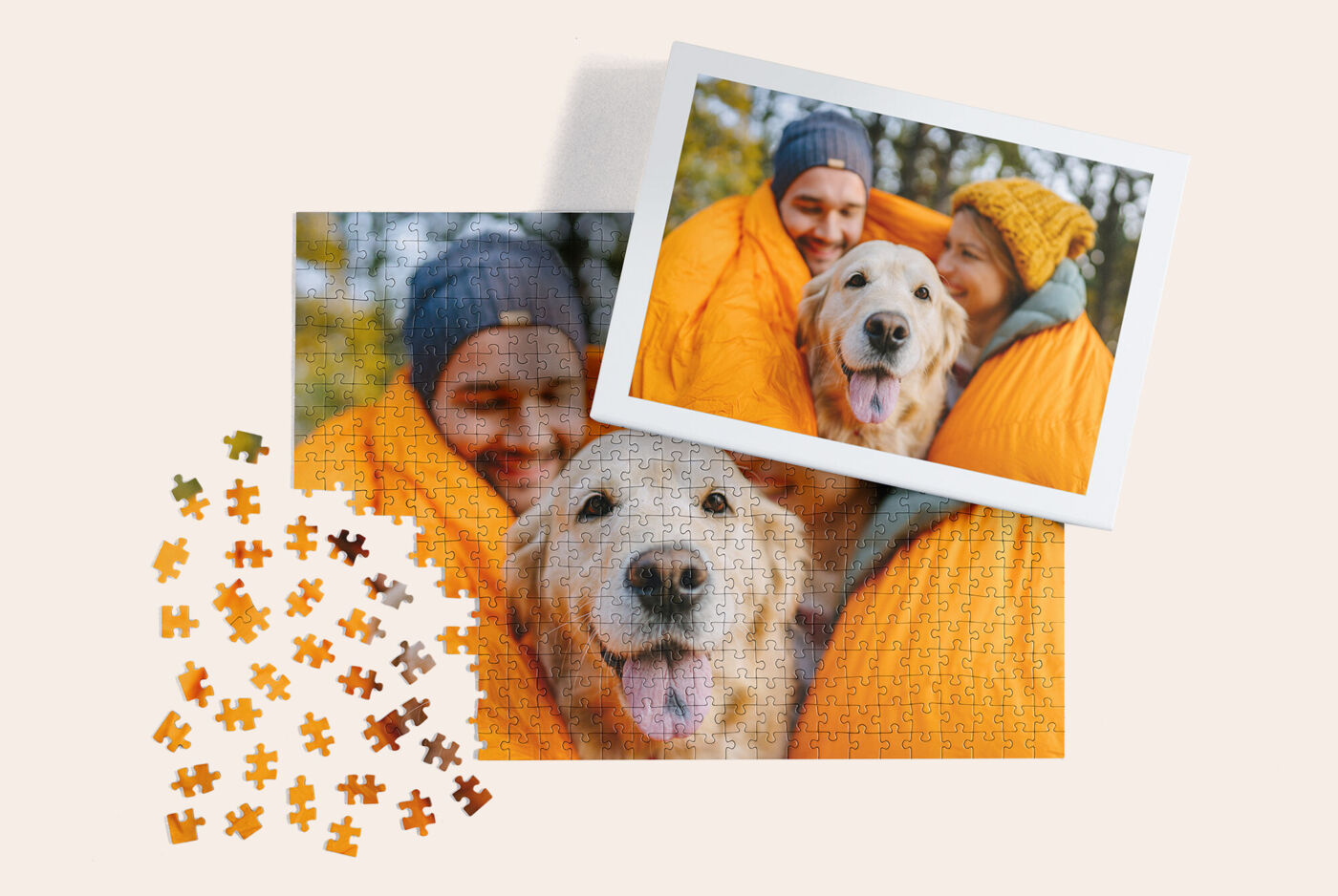 Puzzle personnalisé d’un chien entre un couple avec sa boîte assortie