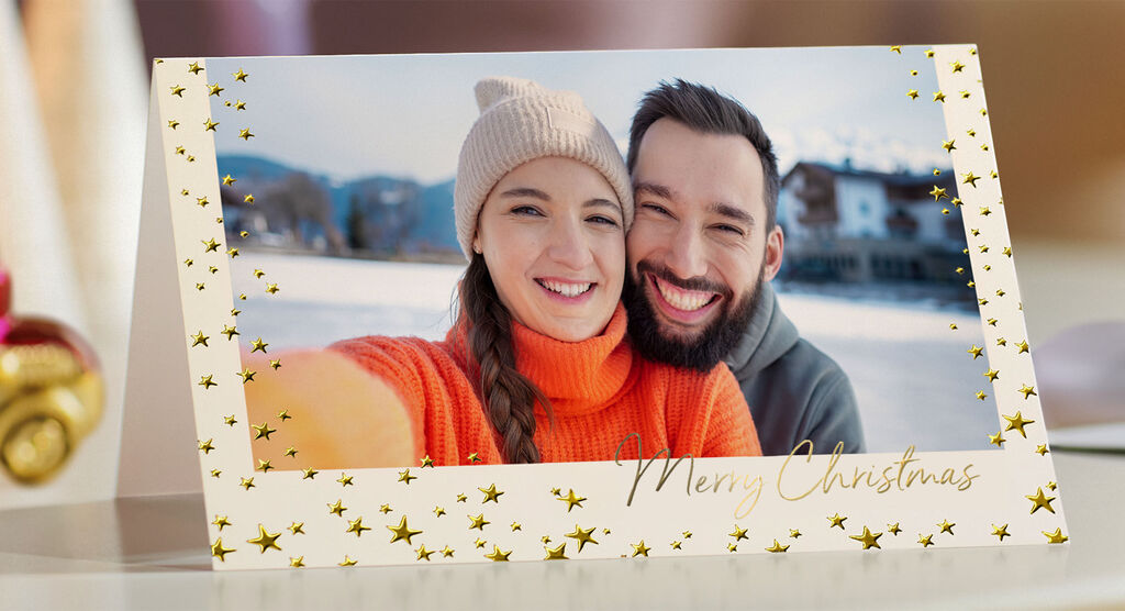 Une carte de vœux festive avec des étoiles dorées et l'inscription 'Joyeux Noël'.