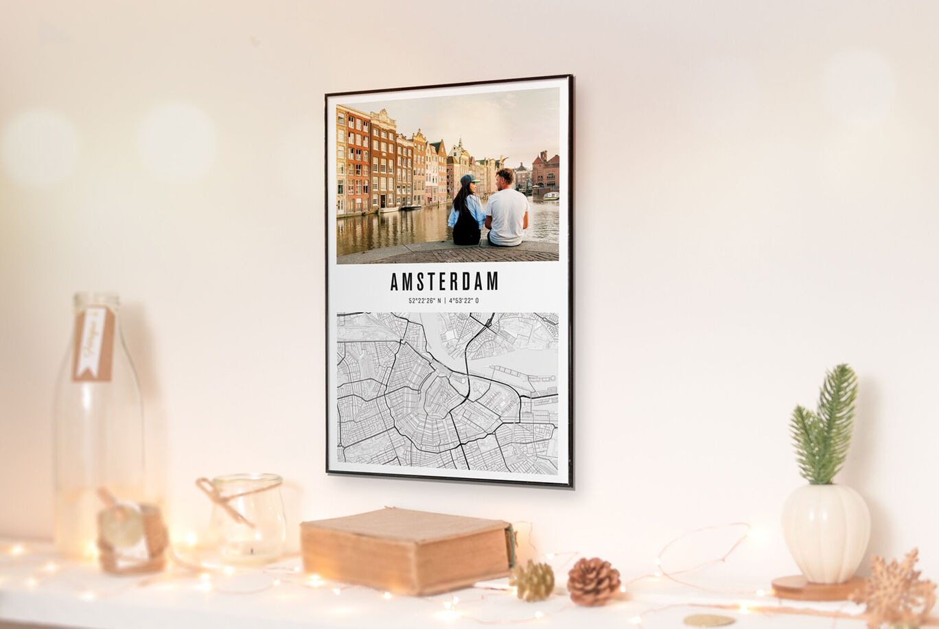 Beau tableau mural avec une vue de la ville d'Amsterdam, représentant un couple et des dessins de la carte de la ville.