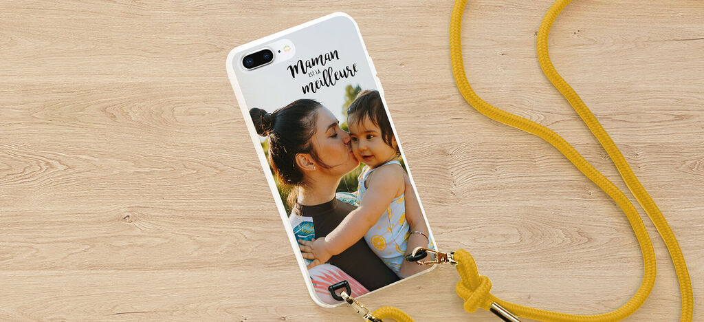 Une coque de smartphone affectueuse avec une photo d'une mère et son enfant.