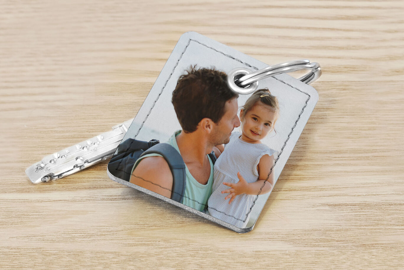 Porte-clés avec une image tendre d'un parent et d'un enfant