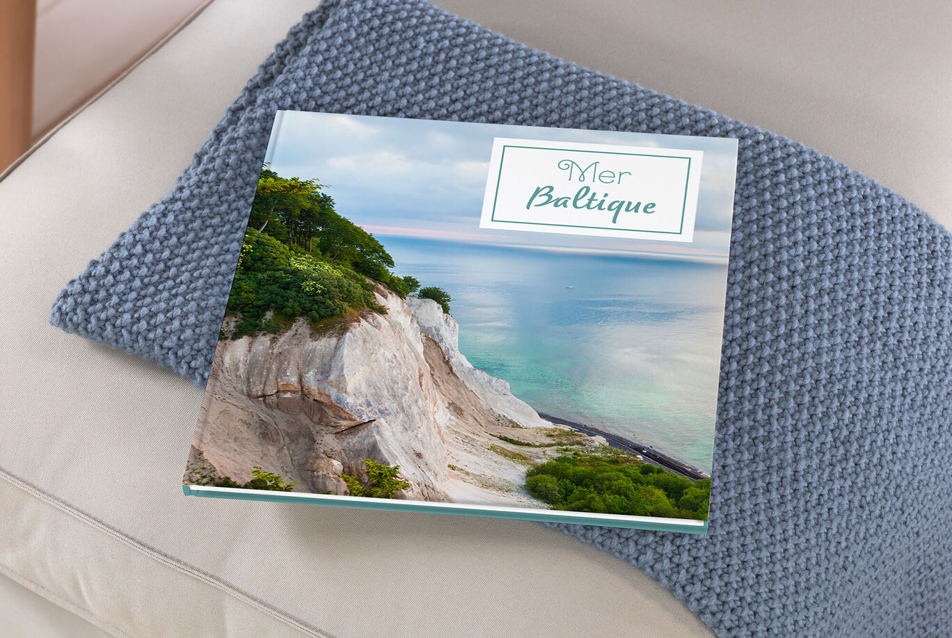 CEWE FOTOBUCH avec une image de la côte de la Baltique et l'inscription Mer Baltique.