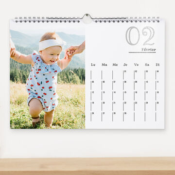 Calendrier photo mural A4 paysage avec une photo de bébé et une grille