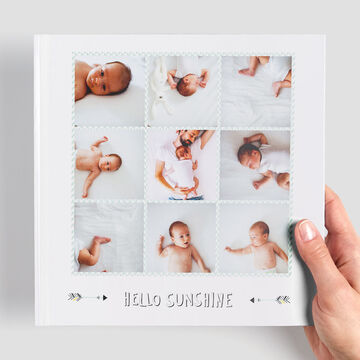 Livre photo carré 21 x 21 cm avec des photos de naissance