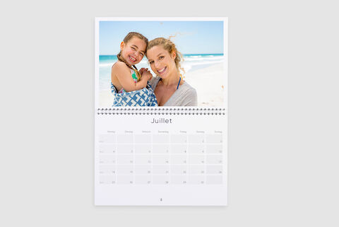 Calendrier photo double-page ouvert sur le mois de juillet