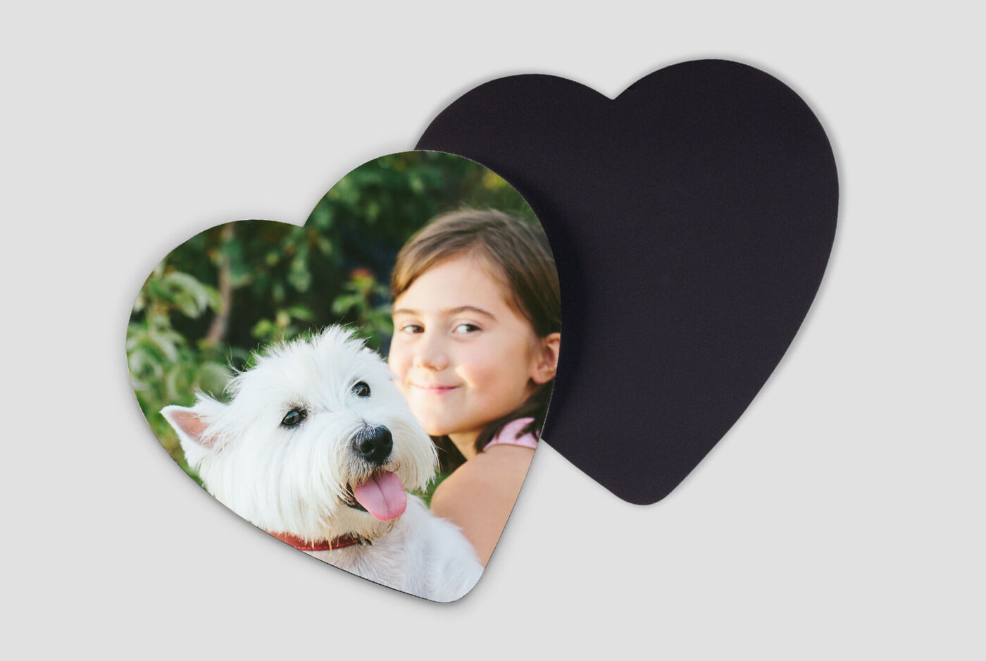 Magnets photo personnalisés en forme de cœur montrant une fille avec son chien