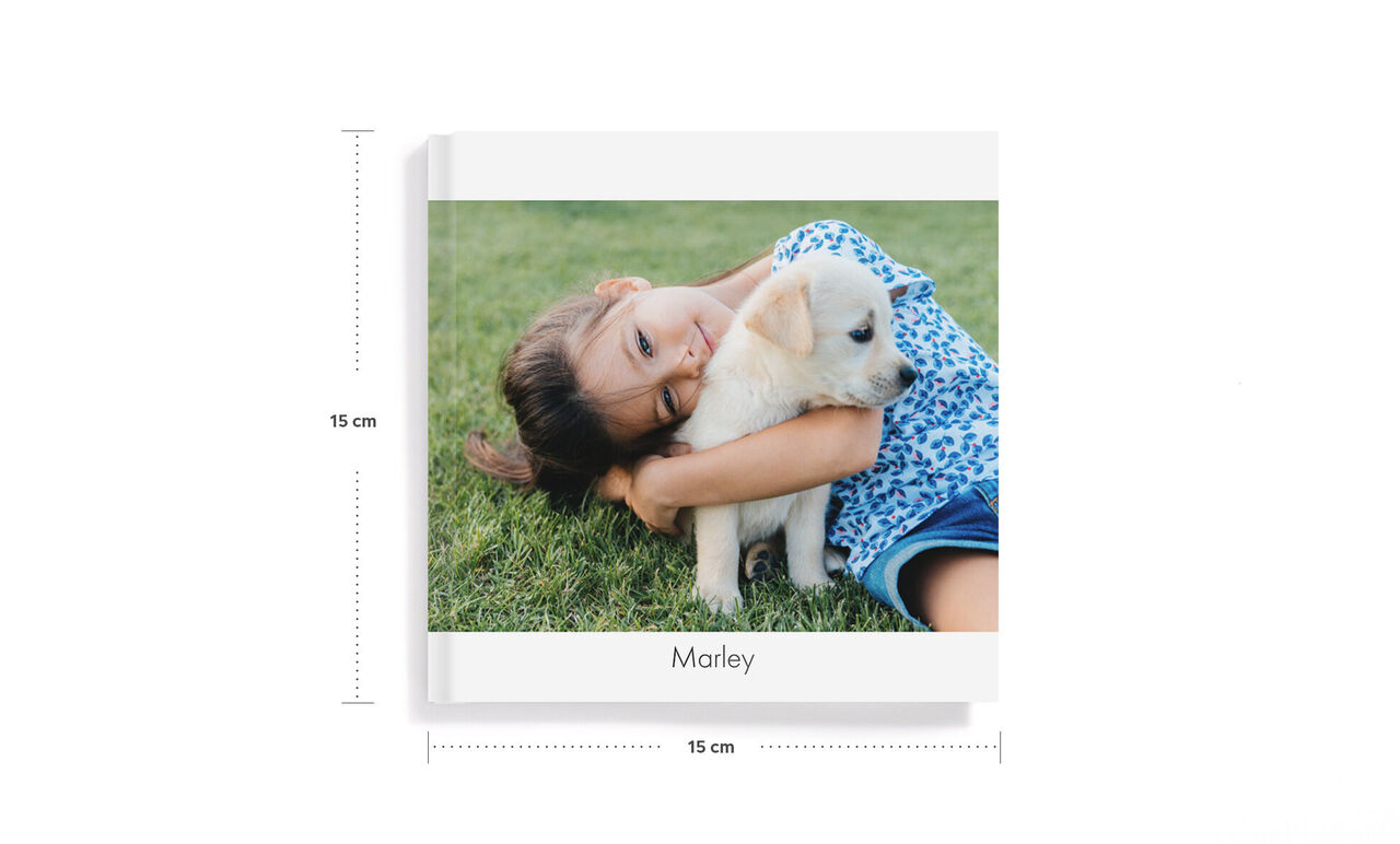 Mini album photo carré 15 x 15 cm avec la photo d'une fille et son chiot