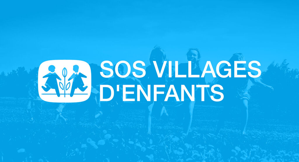 Logo des Villages d'Enfants SOS avec des enfants jouant en arrière-plan.