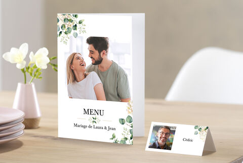 Menu de mariage personnalisé avec une carte de table au prénom de l'invité