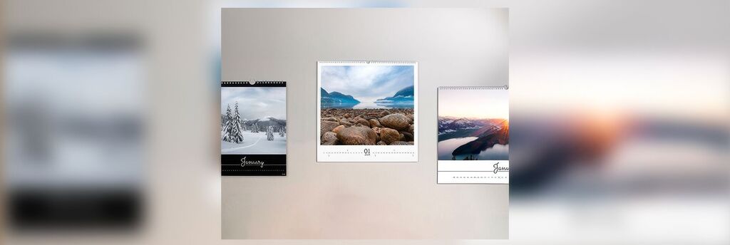 3 calendriers personnalisés accrochés au mur, avec des photos de beaux paysages