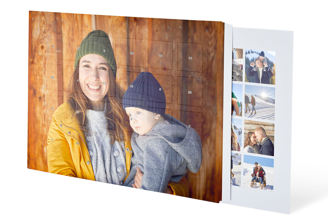 Deux personnes en manteaux chauds se tiennent devant un mur en bois avec un appareil photo.