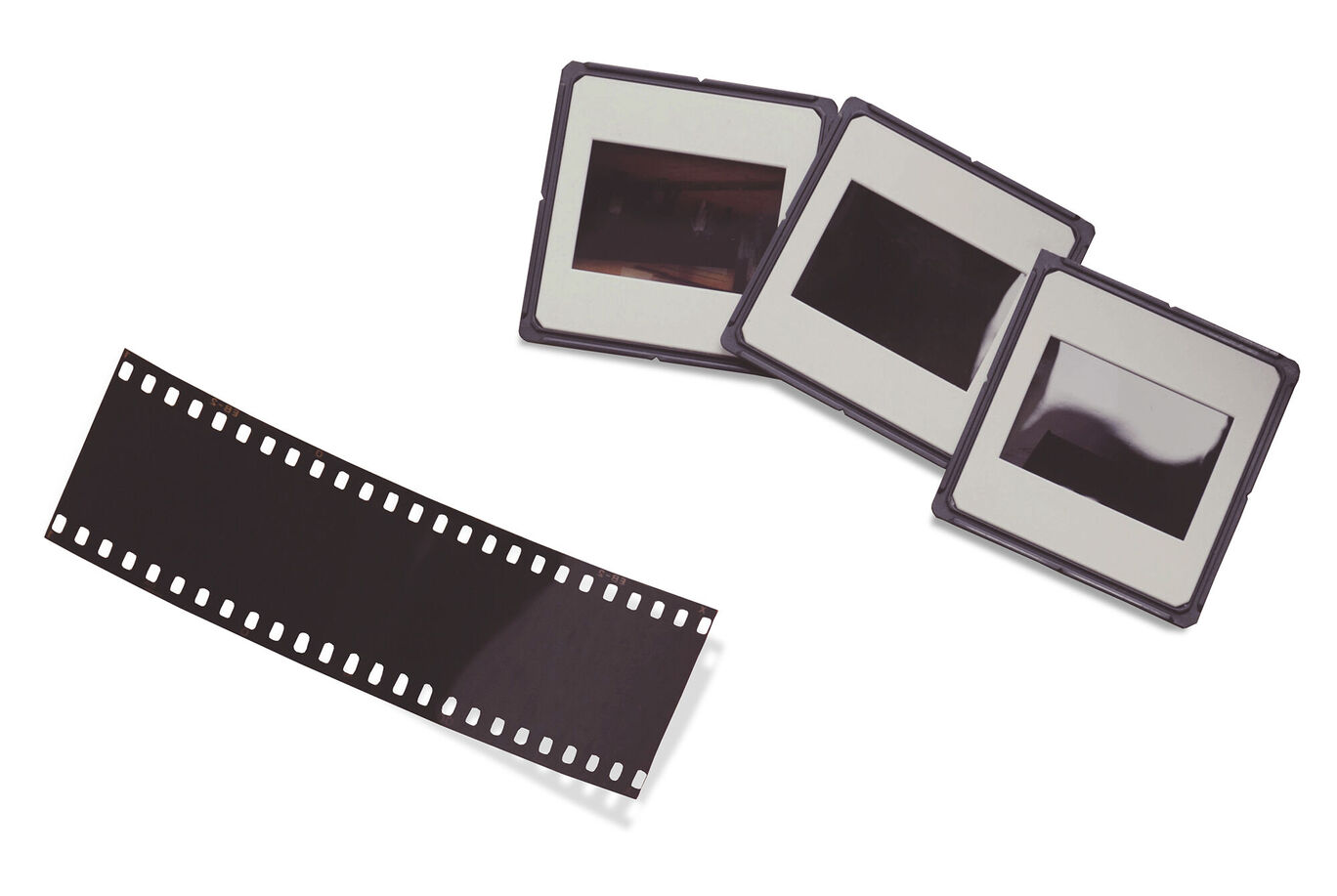 Trois cadres photo et un film, prêts pour des souvenirs passionnants