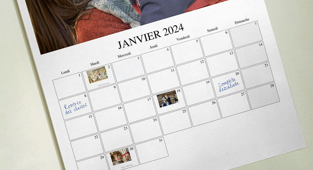 Calendrier photo personnalisé avec des images et des notes sur la grille du calendrier