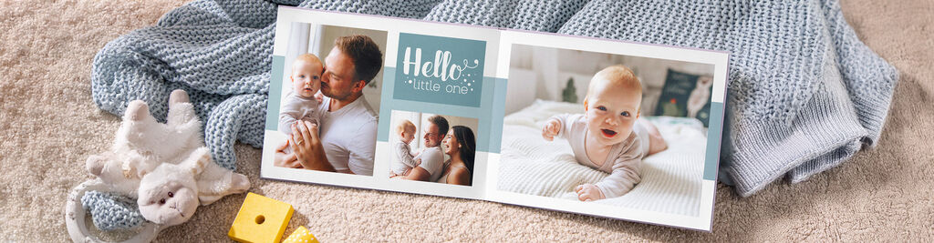 Un album photo adorable avec des photos d'un bébé et des parents, sur une douce couverture. Douceur et bonheur.