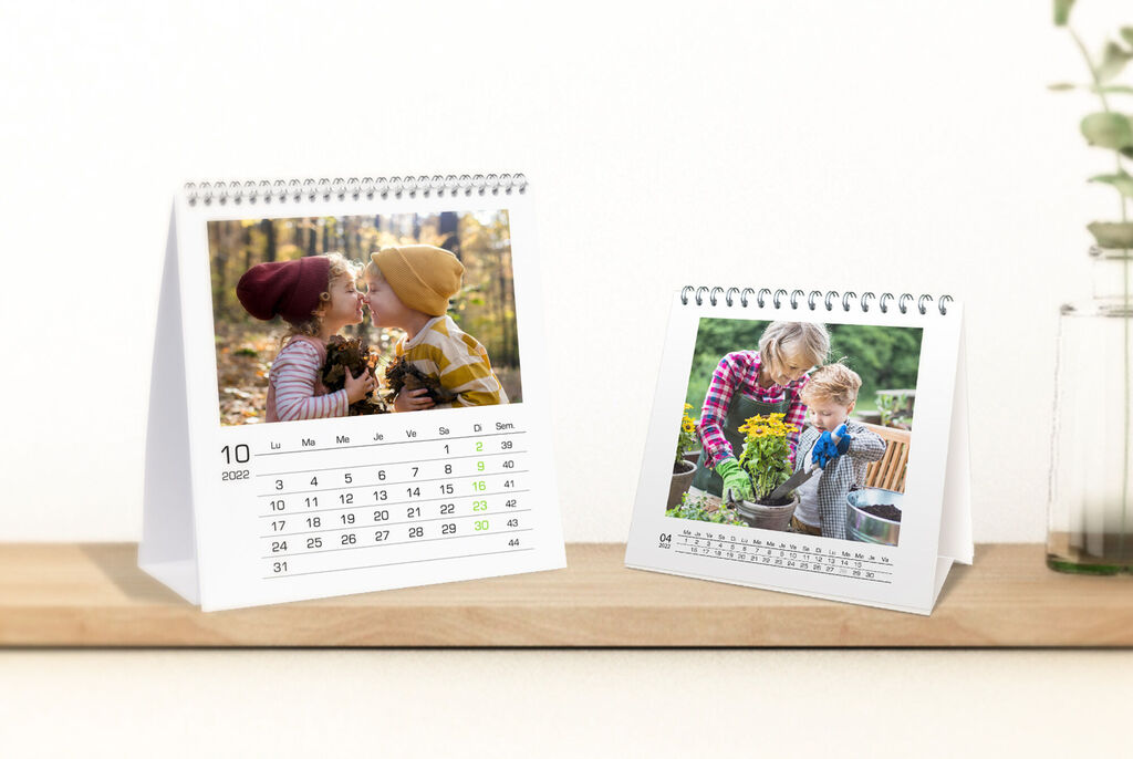 Deux calendriers de table avec des images adorables d'enfants jouant.