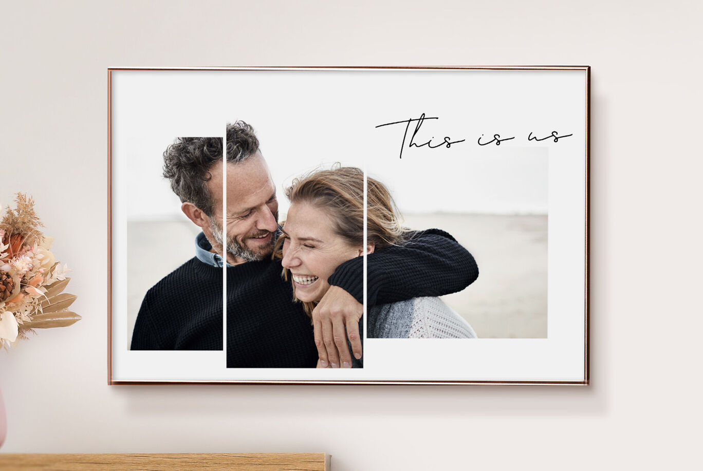 Deux personnes s'enlaçant devant un fond clair, présenté de manière créative dans un collage photo. Texte 'C'est nous' visible.