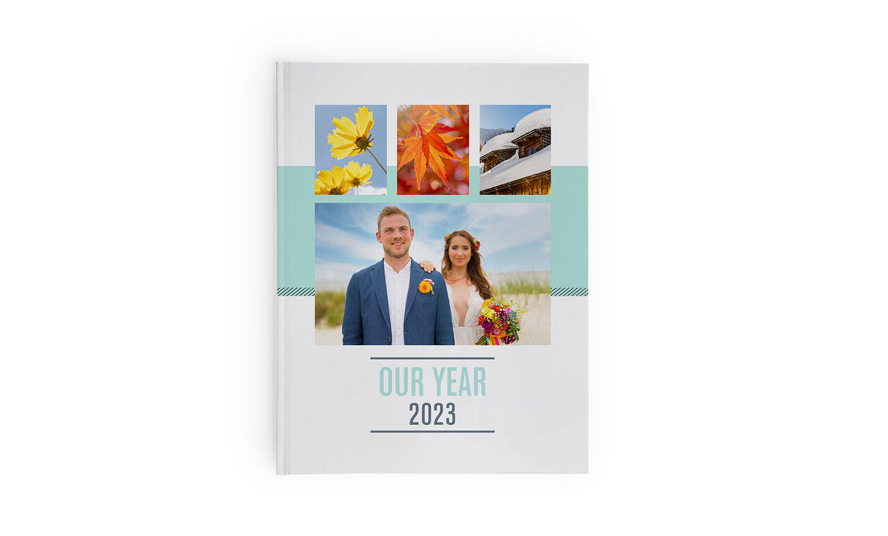 Une couverture d'album joyeuse avec des fleurs colorées et un couple radieux.