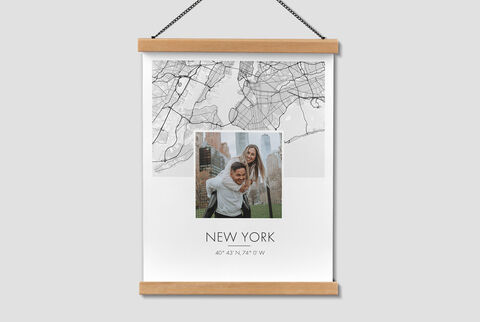 Affiche carte personnalisée avec une photo d'un couple et le plan de New-York