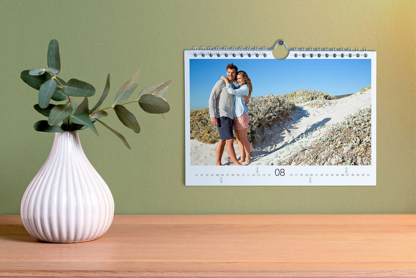 Calendrier photo format A5 accroché au mur