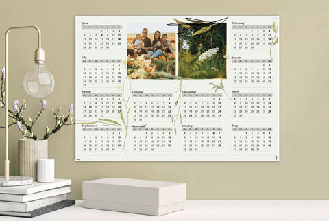 Un calendrier planning annuel accroché au mur