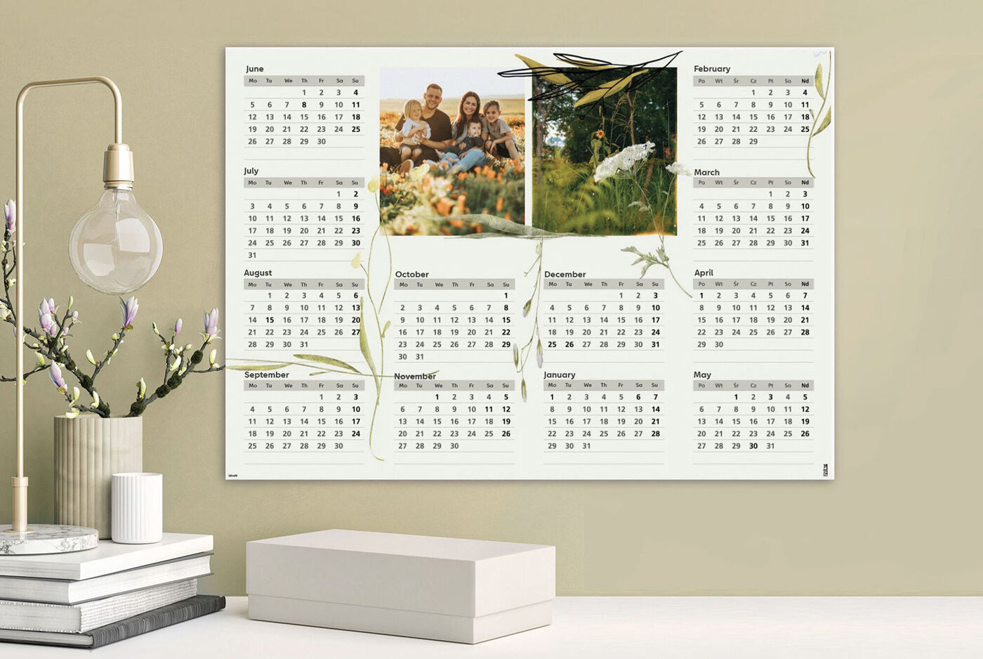 Un calendrier planning annuel accroché au mur