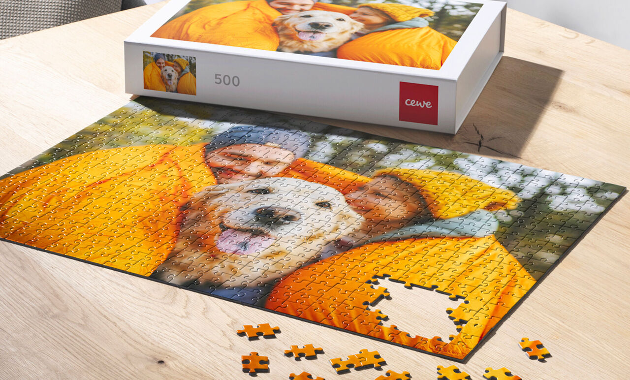 Puzzle personnalisé avec un chien et un couple en manteau jaune