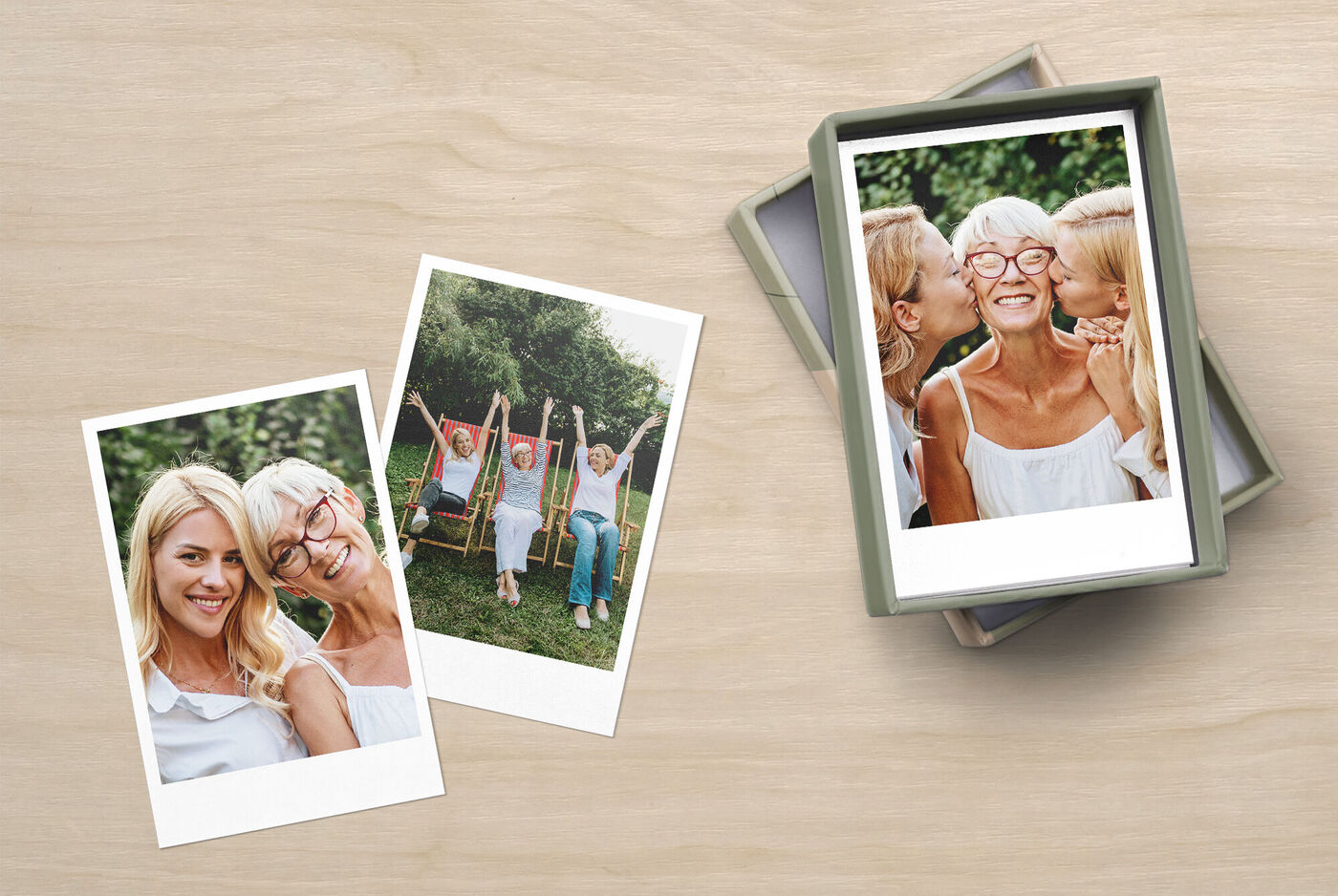 Trois photos nostalgiques dans une boîte, montrant joie et souvenirs de moments partagés.