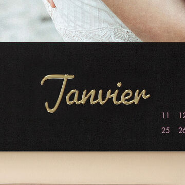 Feuille de calendrier de janvier avec écriture dorée