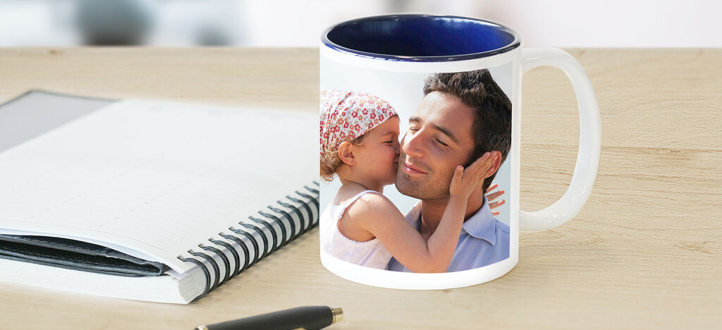 Mug avec une image tendre d'un enfant et d'un adulte