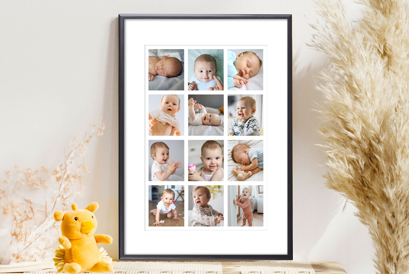 Collage encadrée de photos de bébé joyeuses capturant des moments heureux
