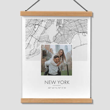 Affiche carte personnalisée avec une photo d'un couple et le plan de New-York