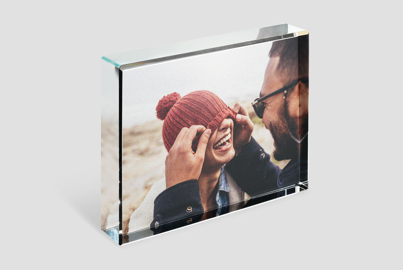 Bloc photo sous verre personnalisé avec une photo d'un couple complice