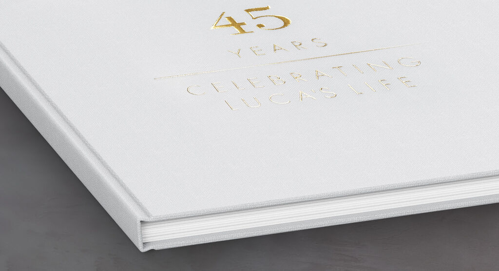 Couverture prestige en lin d'un album photo avec effets relief