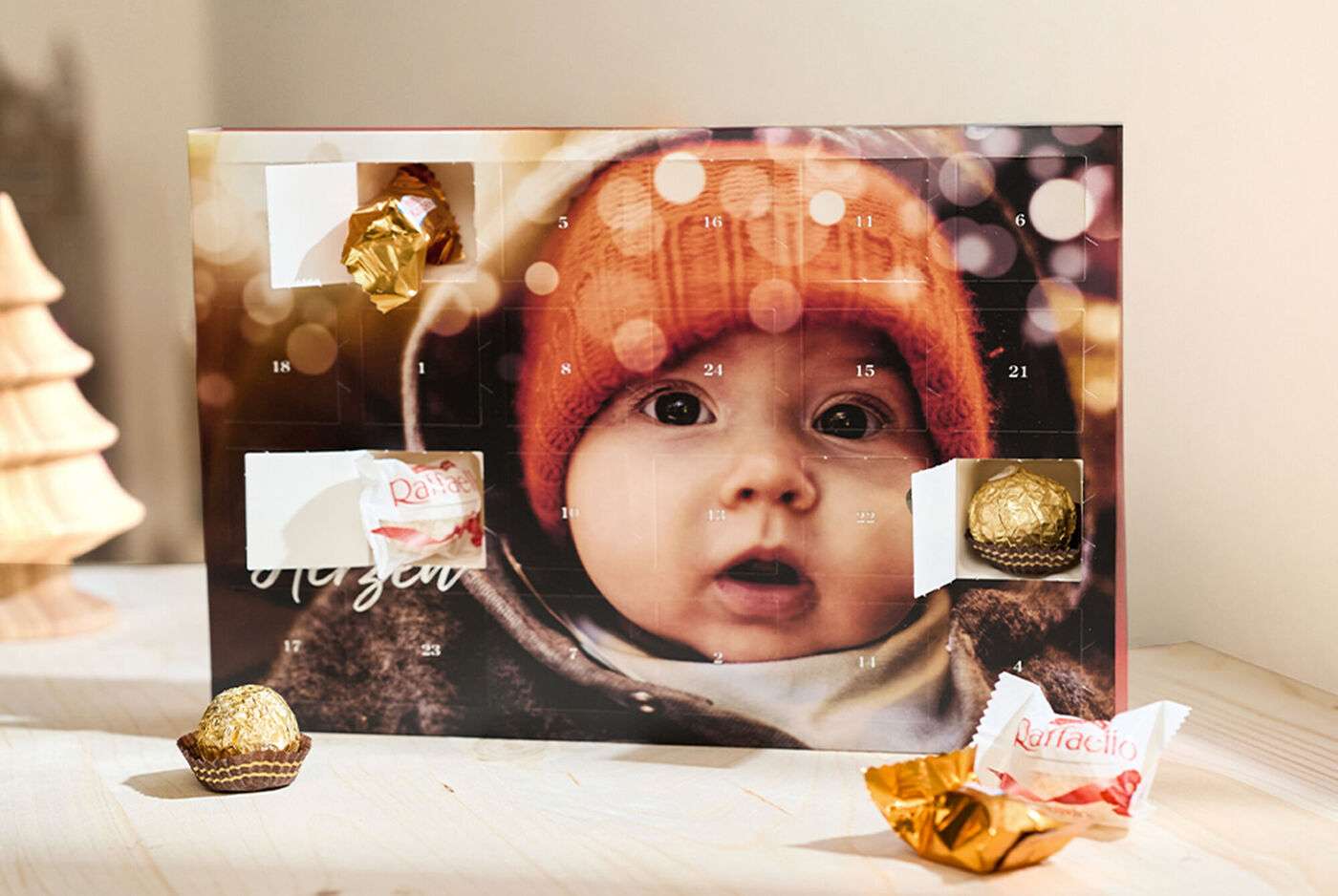 Calendrier de l'Avent personnalisé avec des chocolats Ferrero et la photo d'un bébé en hiver