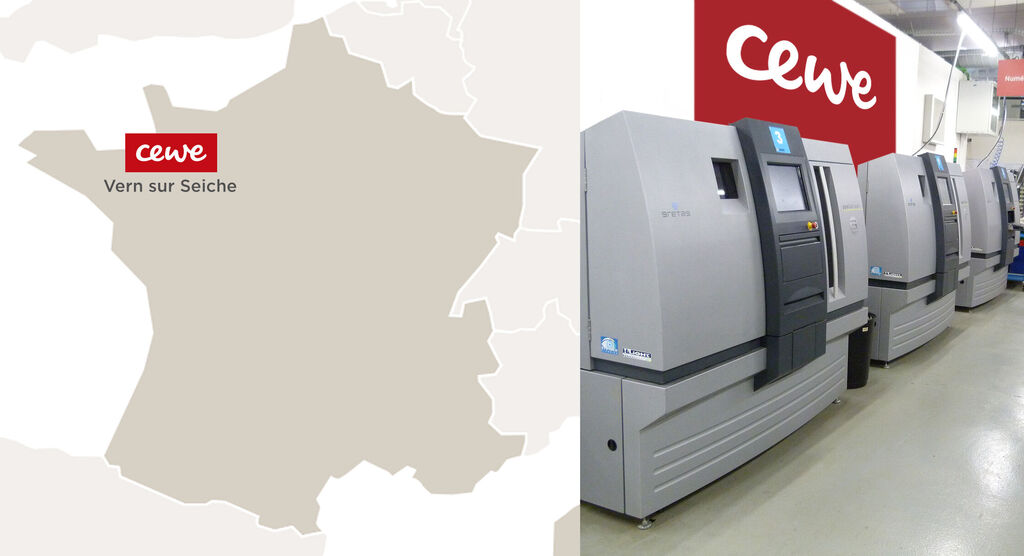 Production avec des machines CEWE, site de Vern sur Seiche, carte en arrière-plan