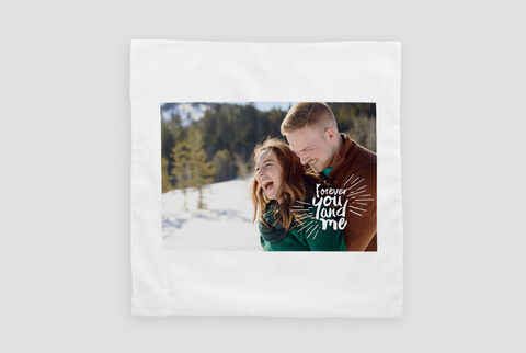 Une image de paysage enneigé avec deux personnes s'entraînant. Au-dessus, 'forever'.