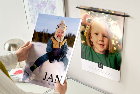Calendrier photo fineline avec une accroche design pour fixer le calendrier au mur