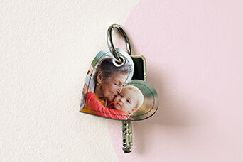 Porte-clés en forme de cœur avec une photo personnelle.