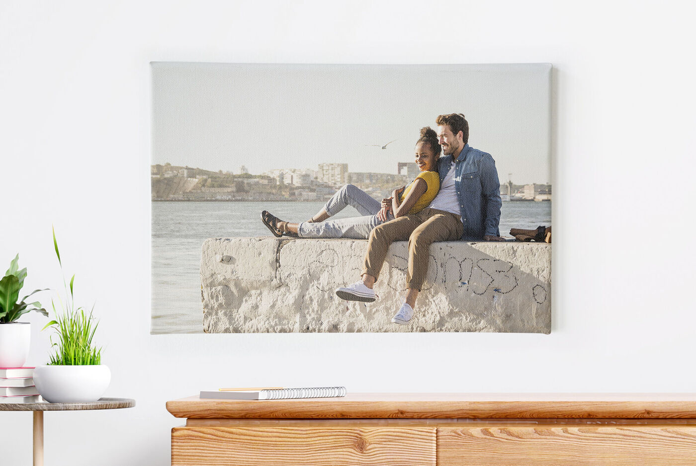 Toile imprimée avec une photo d'un couple au bord de la mer