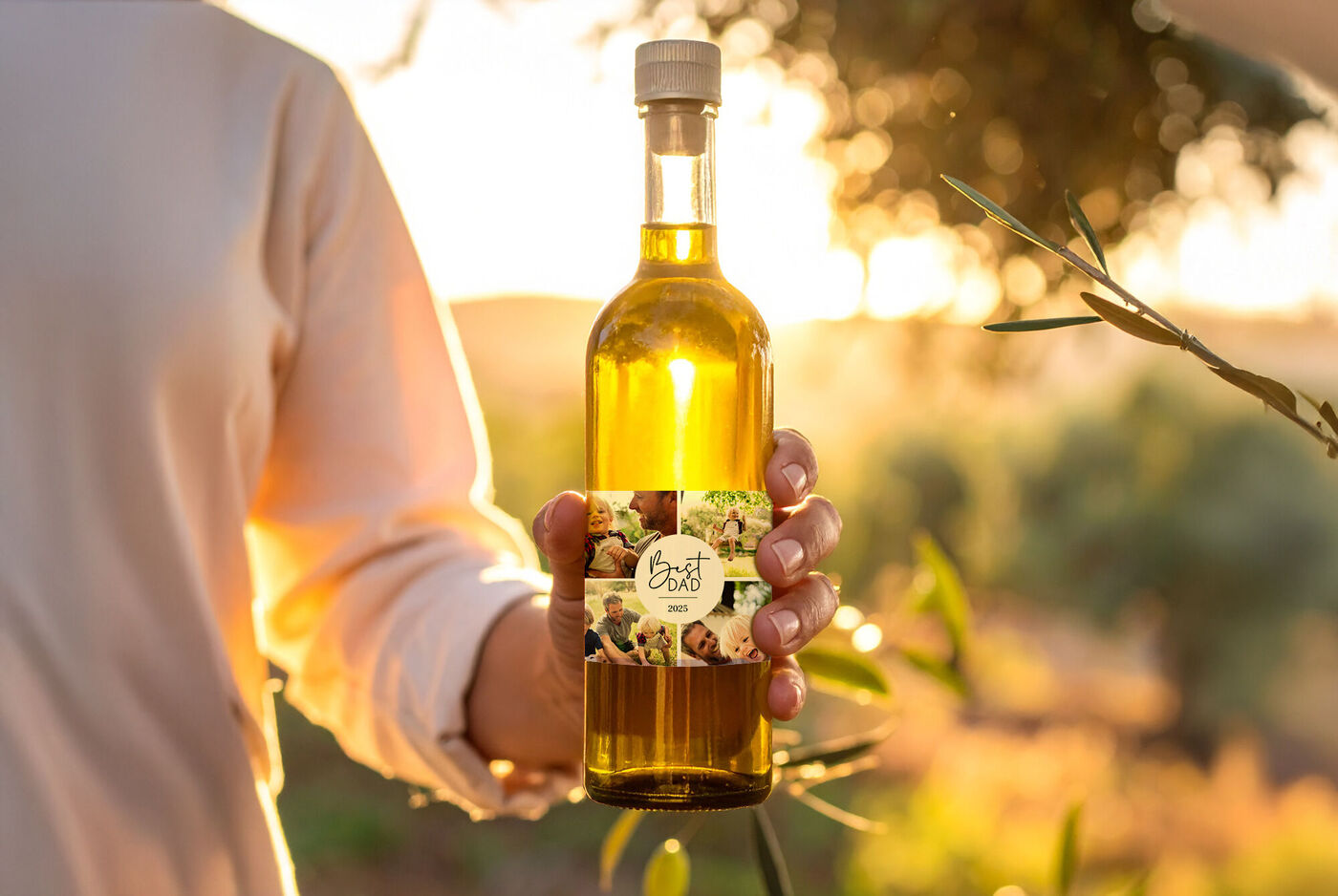 Bouteille d'huile d'olive de qualité emballée au soleil